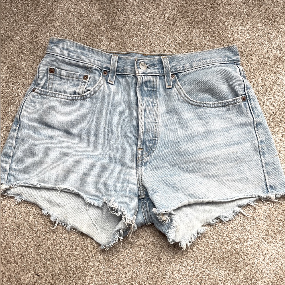 LEVI STRAUSS & CO. Women’s Light Wash Jean Shorts